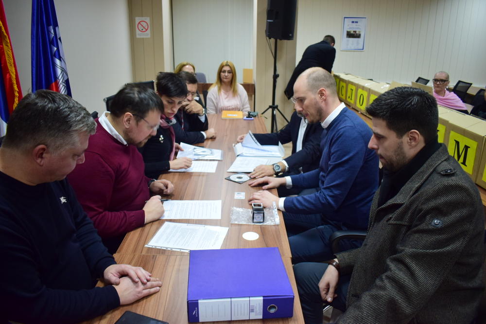 (FOTO) ŠUTANOVAC KANDIDAT ZA GRADONAČELNIKA: Koalicija oko DS predala listu za beogradske izbore