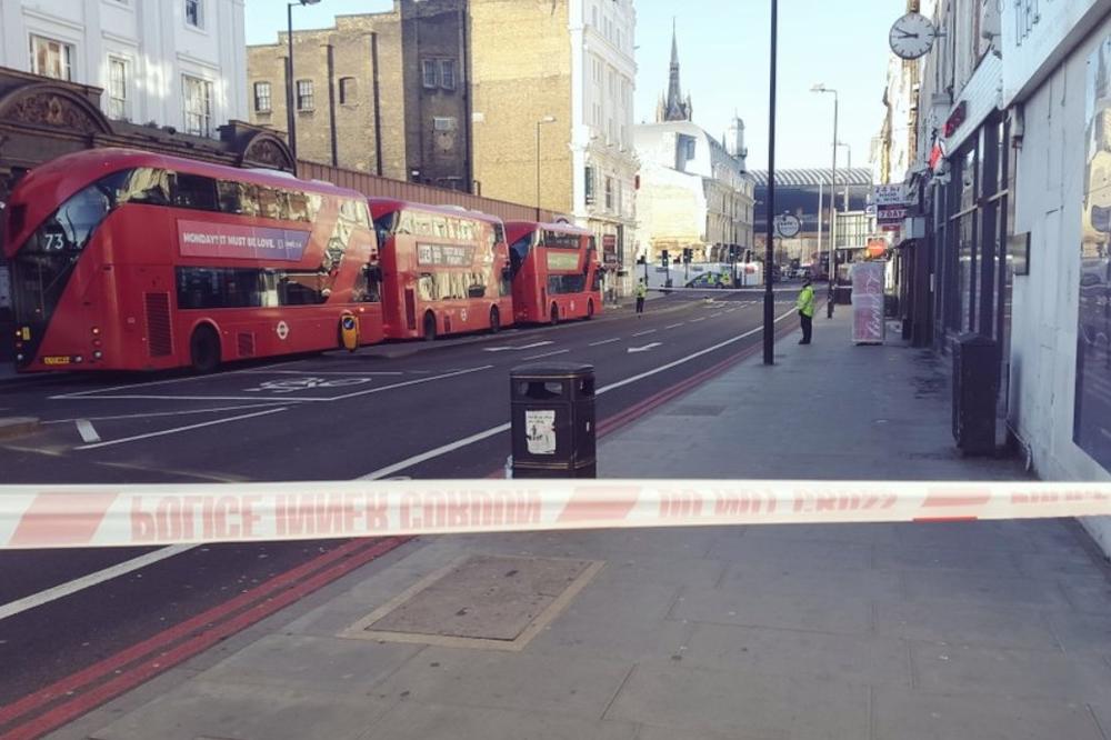 (FOTO) DRAMA U LONDONU: Policija blokirala deo grada zbog sumnjivog paketa na stanici!