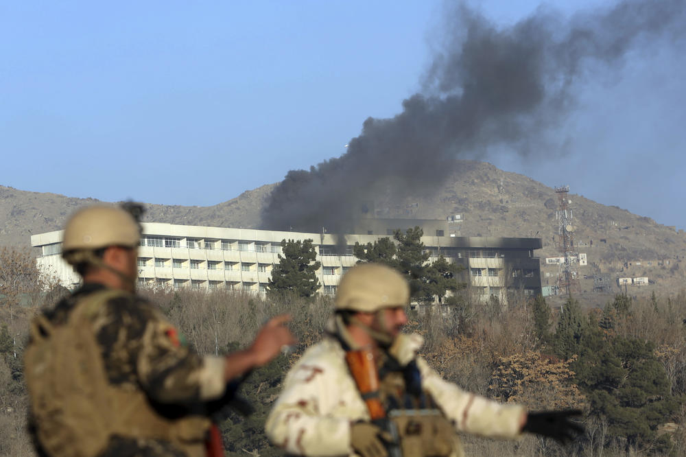 (FOTO, VIDEO) 5 SAMOUBICA NAPRAVILO POKOLJ: Talibani preuzeli odgovornost za napad na hotel u Kabulu