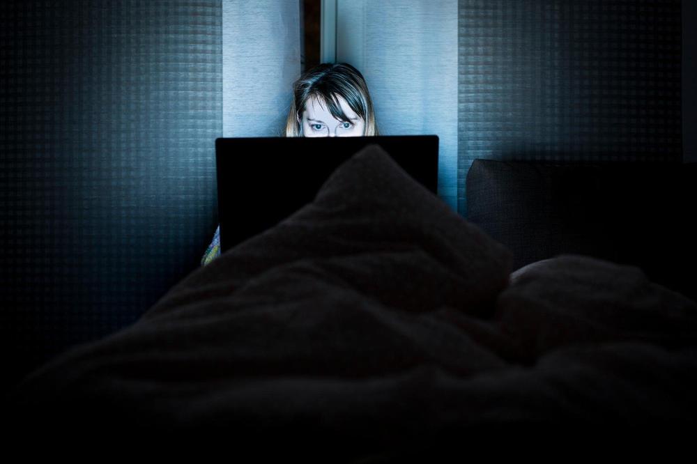 NE MOGU DA SE ODVOJE OD EKRANA: Teški zavisnici od interneta leče se na psihijatriji u Tuzli