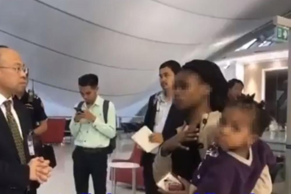(VIDEO) ZATOČENI NA NIČIJOJ ZEMLJI: Osmočlana porodica primorana da živi na aerodromu, hranili ih radnici avio-kompanija