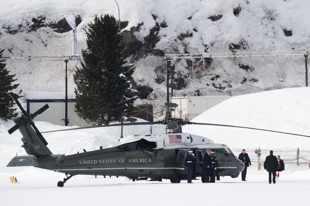 SVETSKI EKONOMSKI FORUM: Tramp sleteo helikopterom u Davos