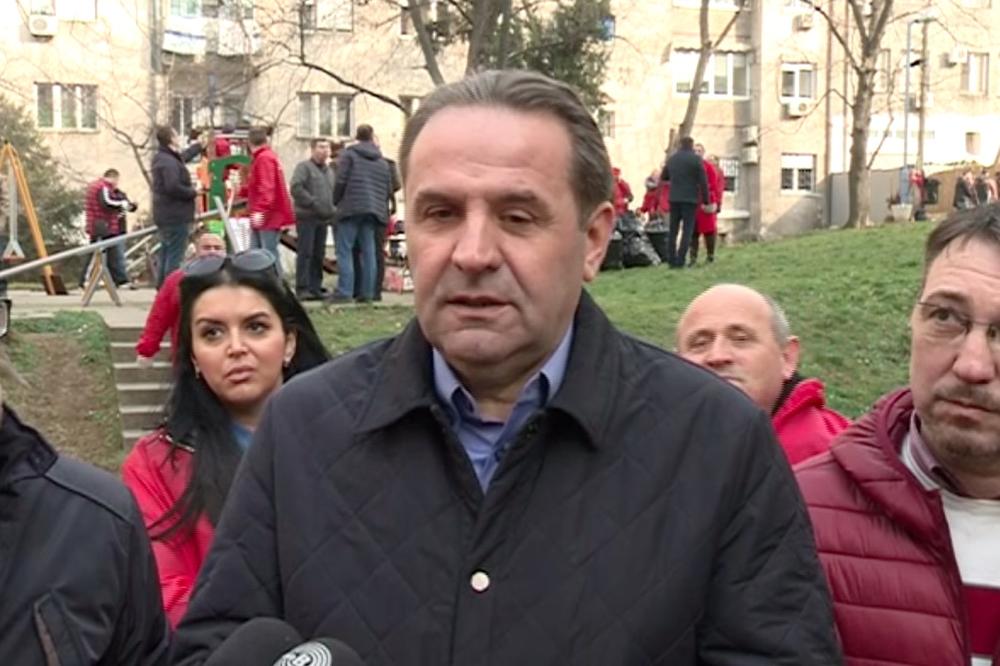 UREĐUJU PARKOVE: Aktivisti SDP danas očistili park u Ustaničkoj