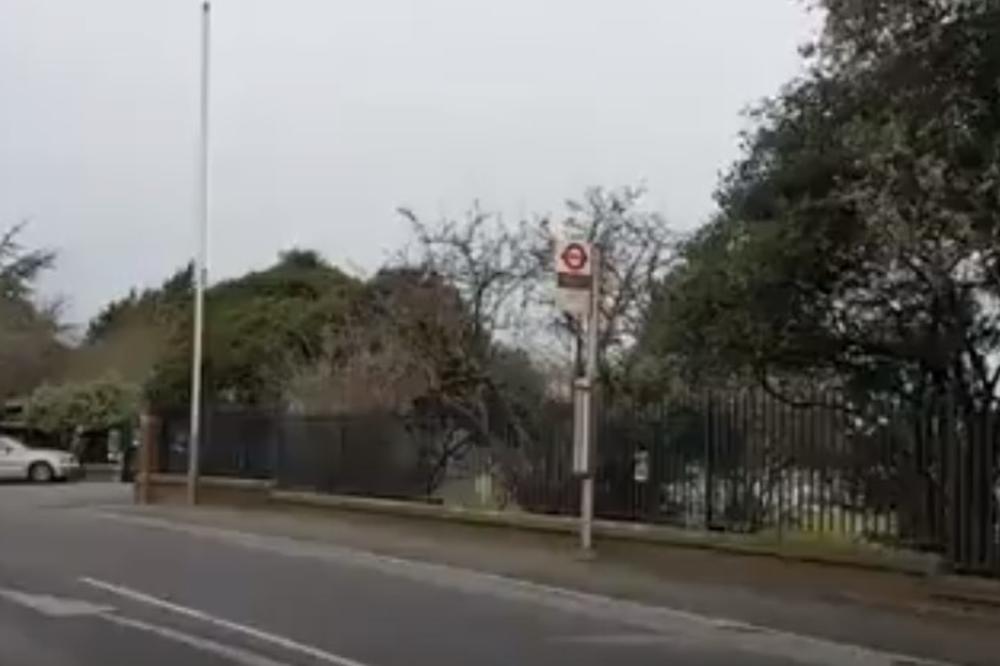 (VIDEO) HOROR U LONDONU: Tri dečaka masakrirana na autobuskoj stanici