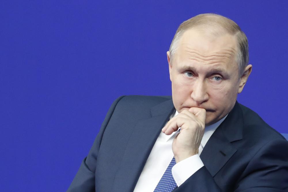 PUTIN SE RAZBOLEO, ALI NASTAVLJA DA RADI: Peskov otkrio šta je s ruskim predsednikom!