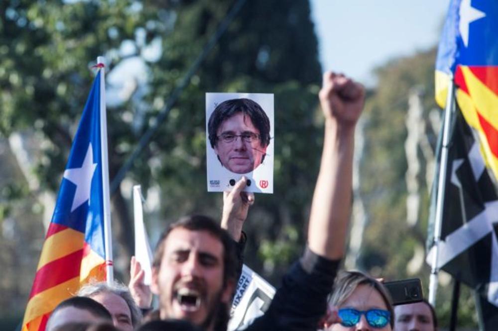(FOTO) USTALA JE BARSELONA: Katalonci besni što Puđdemon nije ponovo izabran za predsednika