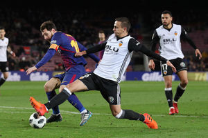 (VIDEO) SRBIN UDARIO NA MESIJA: Barselona golom Suareza stekla prednost protiv Valensije u Kupu kralja