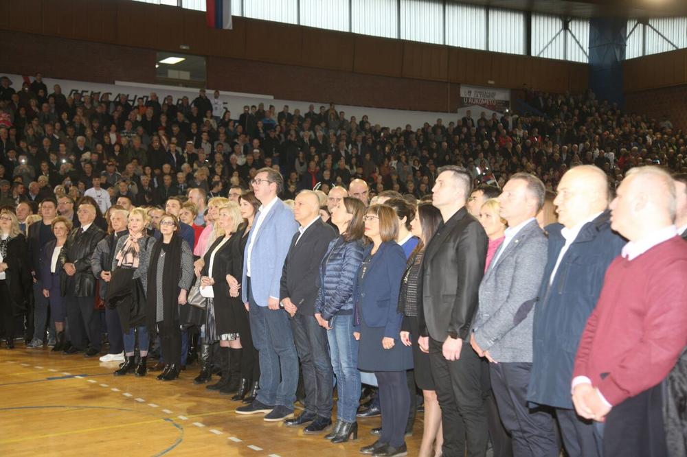 (KURIR TV) PREDIZBORNI MITING SRPSKE NAPREDNE STRANKE Vučić: Borićemo se svim srcem za pobedu, ovde su najbolji ljudi Beograda!