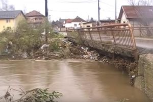 (FOTO) IZLIVAJU SE REKE U SRBIJI: U Sjenici 100 domaćinstava poplavljeno, uništena poljoprivredna zemljišta u Prijepolju