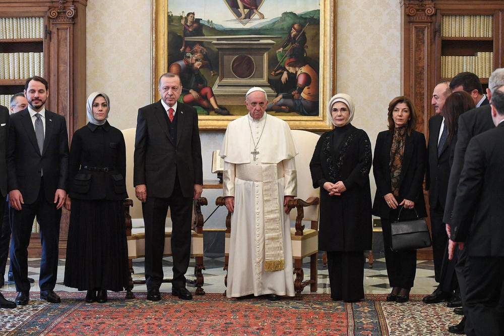(FOTO, VIDEO) RIM POD OPSADOM: Erdogan u poseti kod Pape Franje