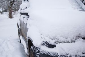 PA TI VOZI ZAVEJANA KOLA: 100 evra po džepu hrvatskim vozačima koji ne očiste sneg s auta