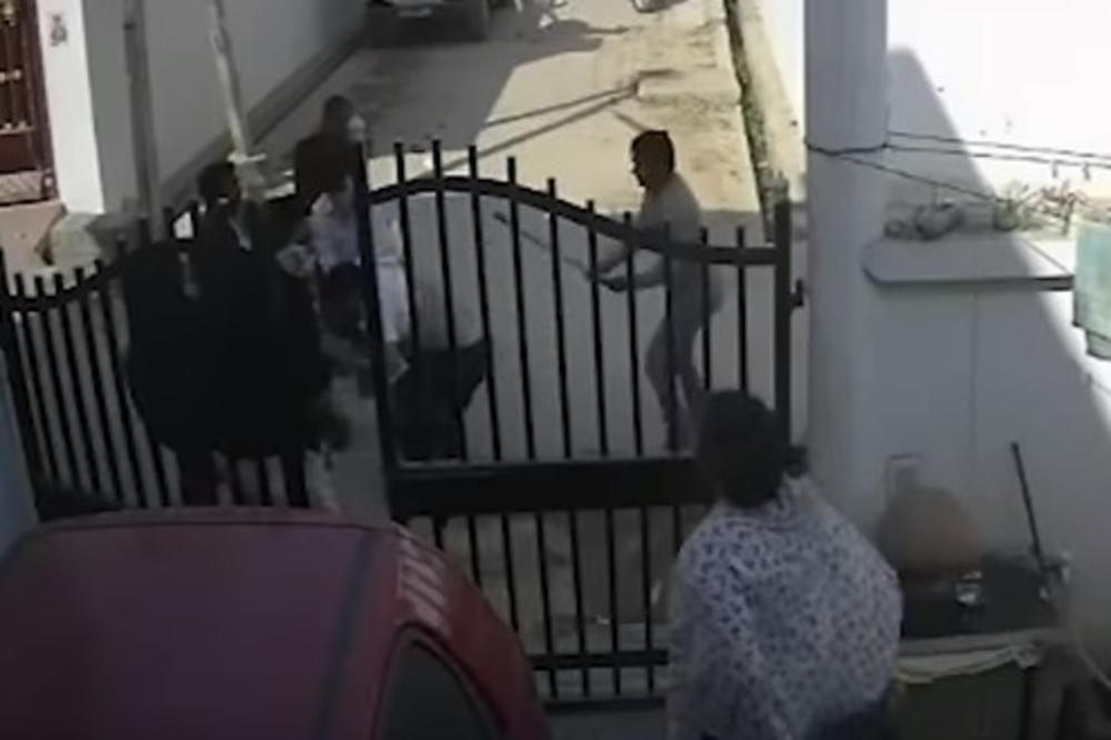 (VIDEO) INDIJSKA KALAMITI DŽEJN: Četiri huligana su joj brutalno tukli muža ispred kuće, jedan potez ih je naterao u beg
