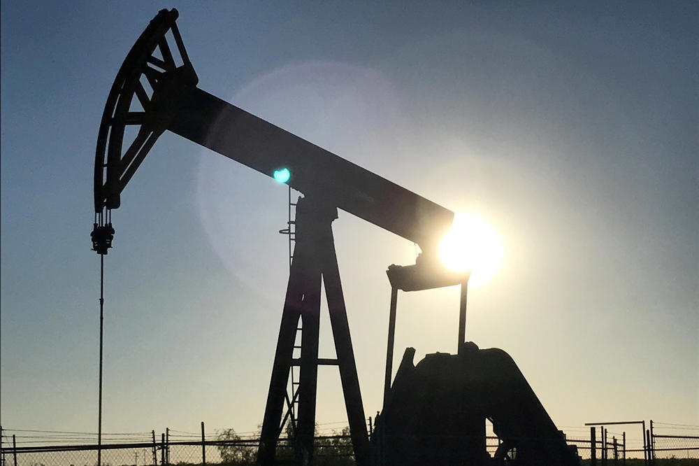 BLUMBERG: Američki naftaši potkopavaju tržište nafte, CENE U CRNOG ZLATA PADU!