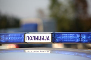 NIJE ŽIVOTNO UGROŽENA: Devojčica (16) pala sa drugog sprata zgrade u Novom Sadu