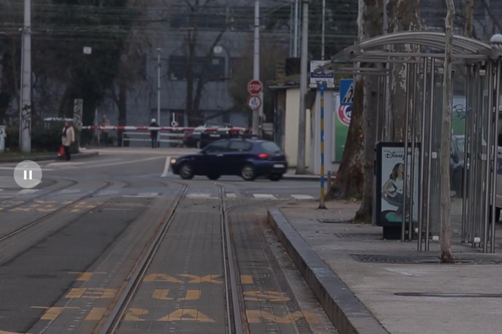 (VIDEO) NESVAKIDAŠNJI UDES U ZAGREBU: Automobil zapeo na tramvajskim šinama i nije mogao da se pomeri