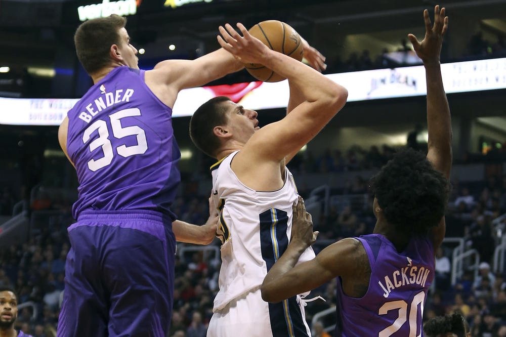 (VIDEO) NEMILOSRDNI SRBIN: Nikola Jokić punio mrežicu kao od šale u trijumfu Denvera