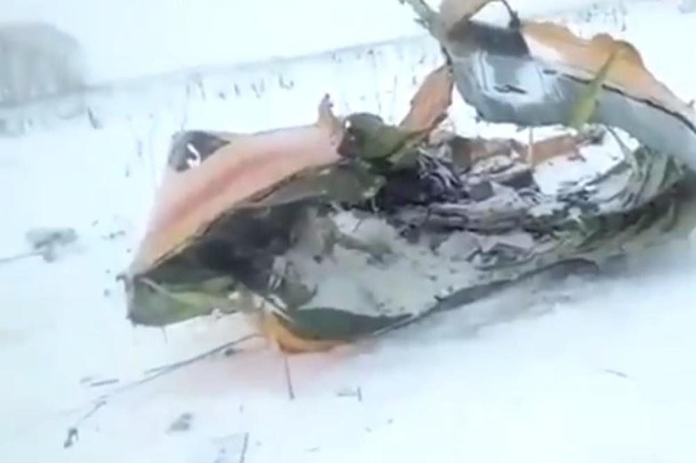 (FOTO, VIDEO) PRVI SNIMCI PALOG RUSKOG AVIONA: Delovi raskomadane letelice odleteli na sve strane! Poginulo 71!