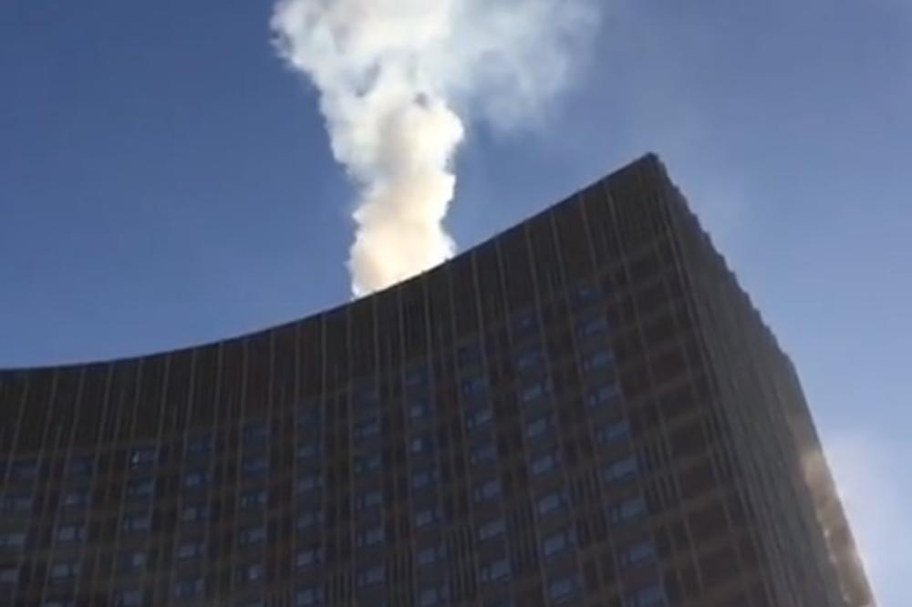 (VIDEO) UGAŠEN POŽAR U HOTELU KOSMOS U MOSKVI: Vatra progutala 25 kvadratnih metara!