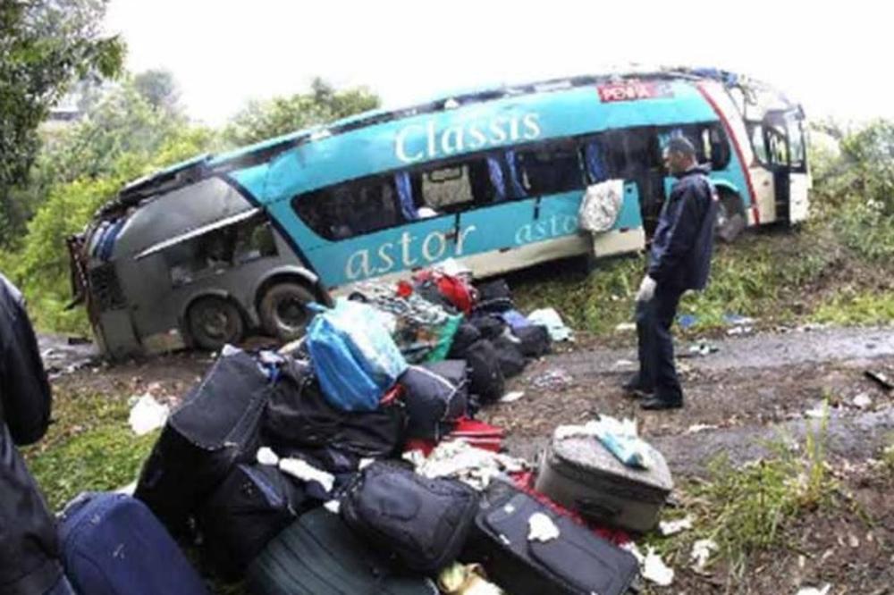 TEŠKA SAOBRAĆAJNA NESREĆA U BRAZILU: U sudaru autobusa i kamiona poginulo 8 putnika, desetine povređenih!