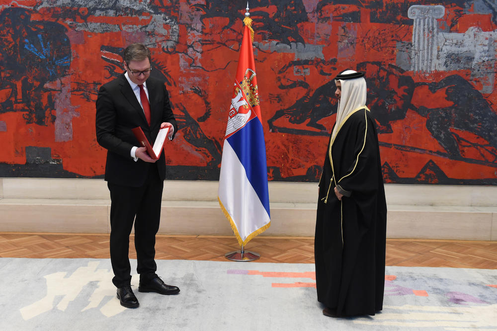 SVEČANO U PREDSEDNIŠTVU SRBIJE: Predsednik Vučić primio akreditive ambasadora UAE i Libana