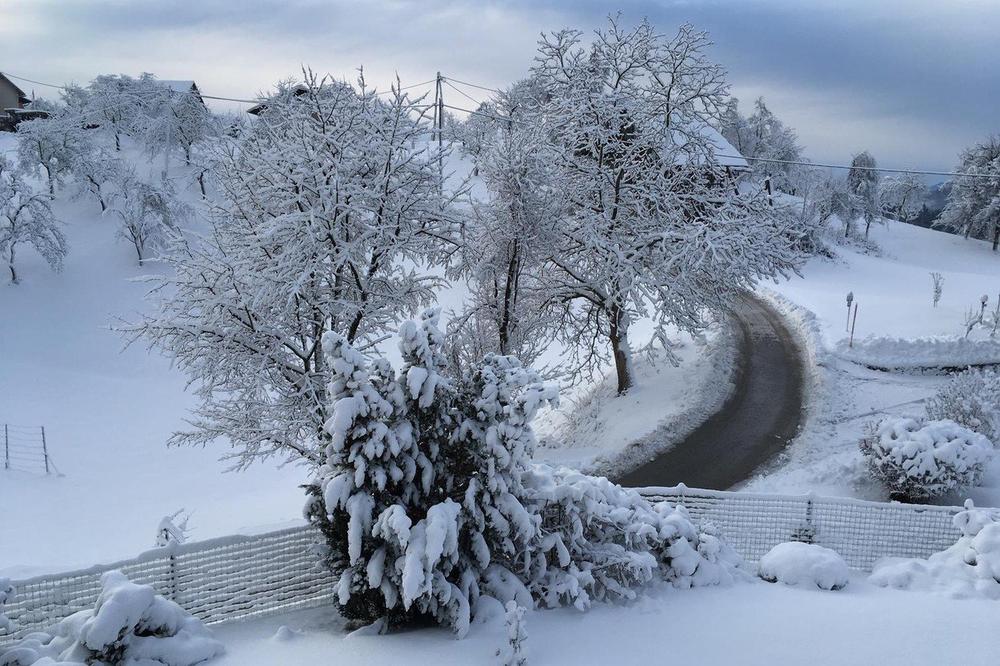 NA BJELAŠNICI PALO SKORO 2 METRA SNEGA: Zavejalo širom BiH, evo gde je najgore