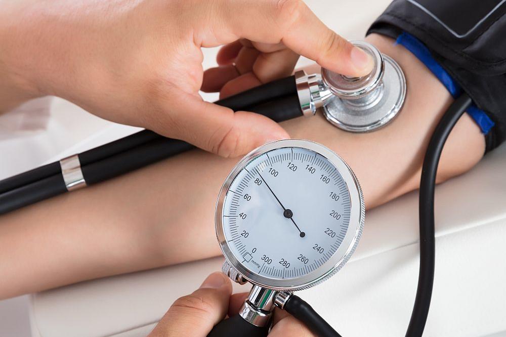 U KOJEM POLOŽAJU TREBA DA SPAVATE AKO IMATE VISOK PRITISAK: Čudesan trik koji snižava krvni pritisak