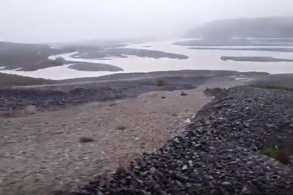 (VIDEO) OVAJ PRIZOR JE SVE OSTAVIO U ČUDU: Pogledajte kako se sa planine spustila prava kamena reka!