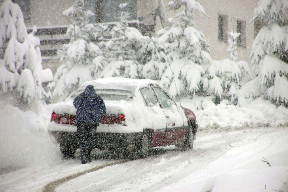 SIBIRSKA ZIMA STIGLA NA BALKAN: U Hrvatskoj temperature i do -17! Sneg pada i na Jadranu!