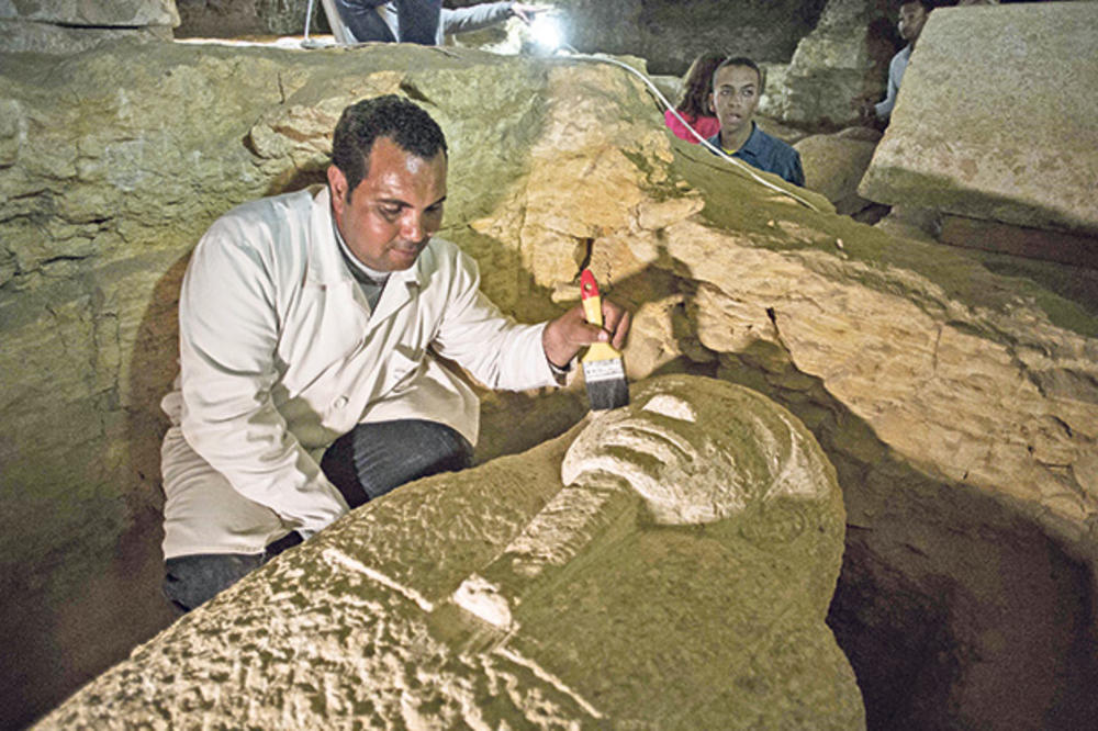OTKRIVENO DREVNO GROBLJE U EGIPTU: Pronađeno 40 mumija i novogodišnja čestitka