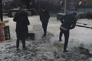 (FOTO) KAO DECA: Učesnici Parova jedva dočekali sneg, pa napravili Sneška Belića!