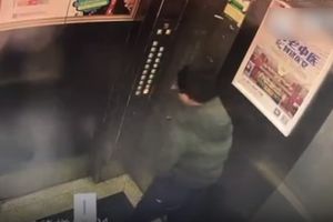 (VIDEO) O OVOME PRIČA CELA KINA: Dečak urinirao u liftu, pa izazvao kratki spoj