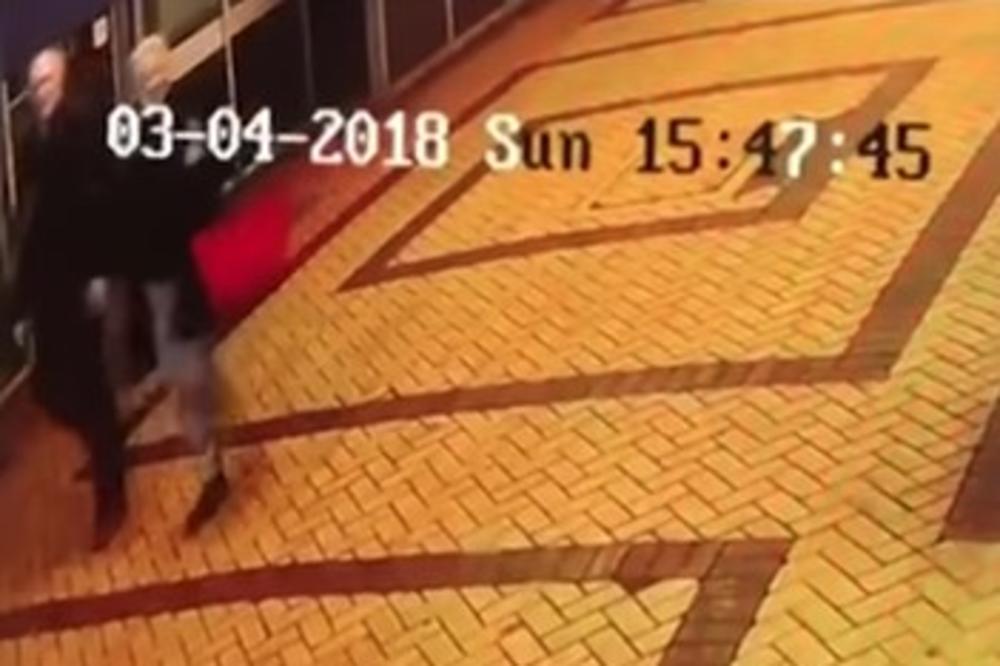 (VIDEO) OBJAVLJEN POSLEDNJI SNIMAK OTROVANOG RUSKOG ŠPIJUNA: Šetao sa ćerkom, a u sledećem trenutku im je izlazila pena na usta