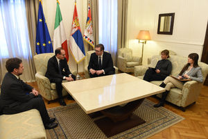 OPROŠTAJNA POSETA: Vučić primio italijanskog ambasadora Đuzepea Manca