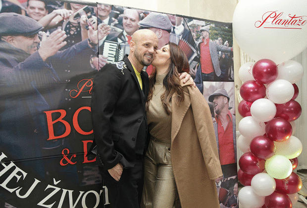 NIKAD BOLJE NIJE IZGLEDALA: Boban Rajović i Džej promovisali duet, a na slavlju svi gledali u ovu pevačicu!