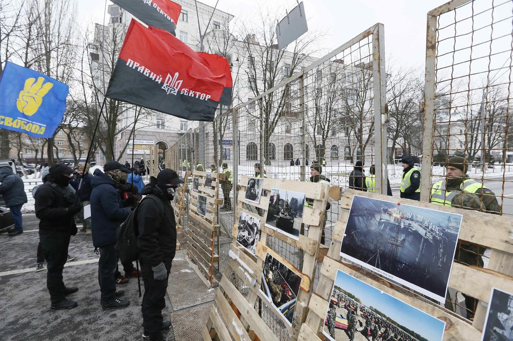 UKRAJINA KRŠI MEĐUNARODNE PRAVNE NORME: Ne daju Rusima da glasaju u ambasadi i konzulatima