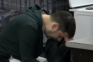 (VIDEO) MARINKOVIĆ NE MOŽE VIŠE DA IZDRŽI U RIJALITIJU: Budući otac lio suze u dvorištu, doživeo je emotivni krah!