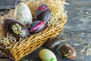 (VIDEO) ODUŠEVITE NAJMLAĐE NA VASKRS: Lako napravite čokoladna jaja za prazničnu trpezu!