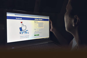 ŠOK TREND U SRBIJI: Saučešće se više ne izjavljuje, sad se LAJKUJU ČITULJE?! Fejsbuk je postao moderna bandera za umrlice