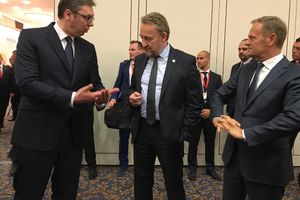 POČEO SASTANAK IZA ZATVORENIH VRATA: Predsednik Vučić stigao u Skoplje