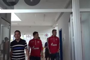 (VIDEO) NASTAVLJA SE AKCIJA: Fudbaleri Crvene zvezde u poseti osnovnoj školi na Vračaru