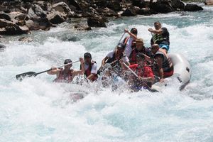 Rafting Tarom – Razbija letnju monotoniju i nudi nezaboravnu avanturu punu adrenalina