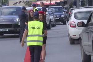 SEKSI UNIFORME ZA VRELO LETO: Libanske policajke u provokativnom izdanju privlače turiste (VIDEO)