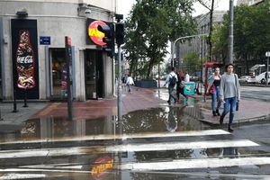 STIGLO ZAHLAĐENJE U SRBIJU: Tokom dana obilne padavine, grad i olujni vetrovi