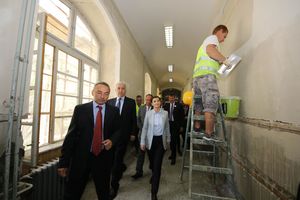 PREMIJERKA U SUBOTICI: Brnabićeva obišla Hemijsku školu, renoviranje u toku
