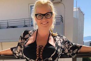 OPTUŽIVALI SU JE DA KORISTI FOTOŠOP: Maja Nikolić demantovala hejtere seksi snimkom, pa pokazala vrelo telo u 43. godini! (VIDEO)