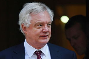 ŽESTOK UDARAC ZA TEREZU MEJ: Britanski ministar za Bregzit podneo ostavku