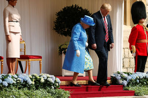TRAMPOVI STIGLI NA ČAJ: Kraljica Elizabeta dočekala američkog predsednika u zamku Vindzor (FOTO, VIDEO)