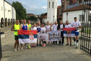 BRAVO, LJUDINE: Po suncu i sparini trče 1.000 kilometara da se poklone srpskim žrtvama rata na Krfu
