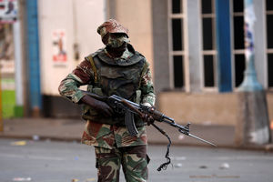 MIRNO JUTRO POSLE KRVAVIH PROTESTA U ZIMBABVEU: Vojnici patroliraju ulicama, zatvorene prodavnice