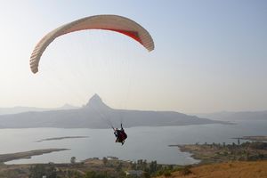 TRAGEDIJA U BEČIĆIMA: Poginuli instruktor paraglajdinga i turistkinja! SVEDOCI U ŠOKU: Na nebu je bila drama, nisu mogli da pobede vetar